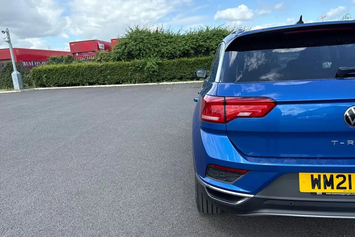 2021-volkswagen-t-roc-15-tsi-active-hatchback-5d-dsg-big-36