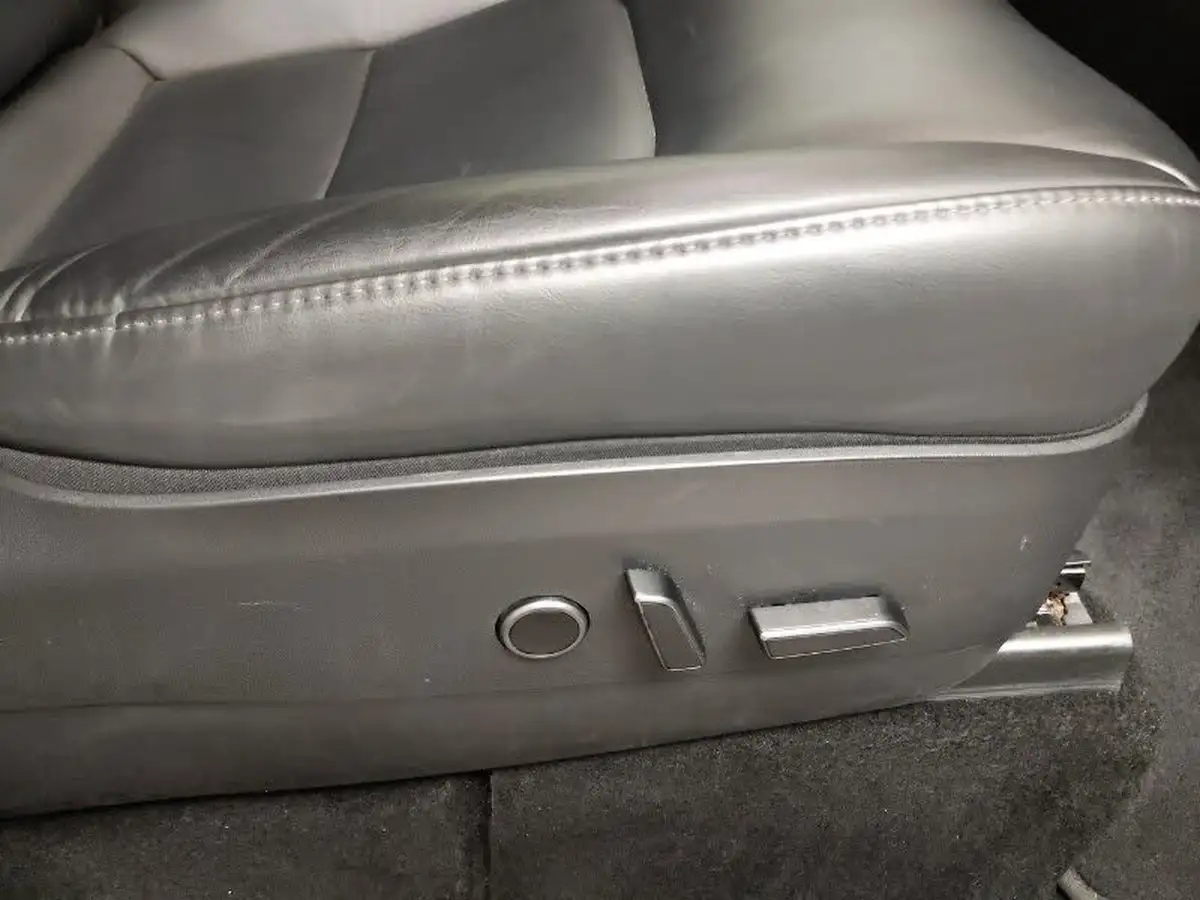 2022-tesla-model-y-e-long-range-big-13