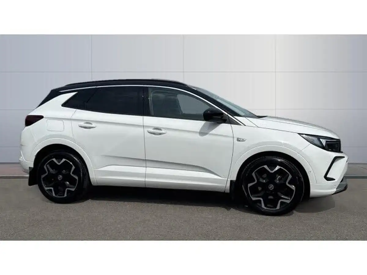2022-vauxhall-grandland-12-elite-big-4