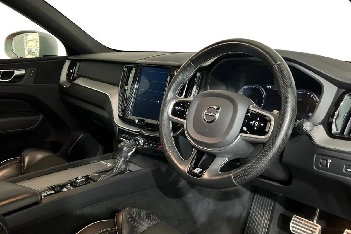 2019-volvo-xc60-20-t5-r-design-awd-big-8