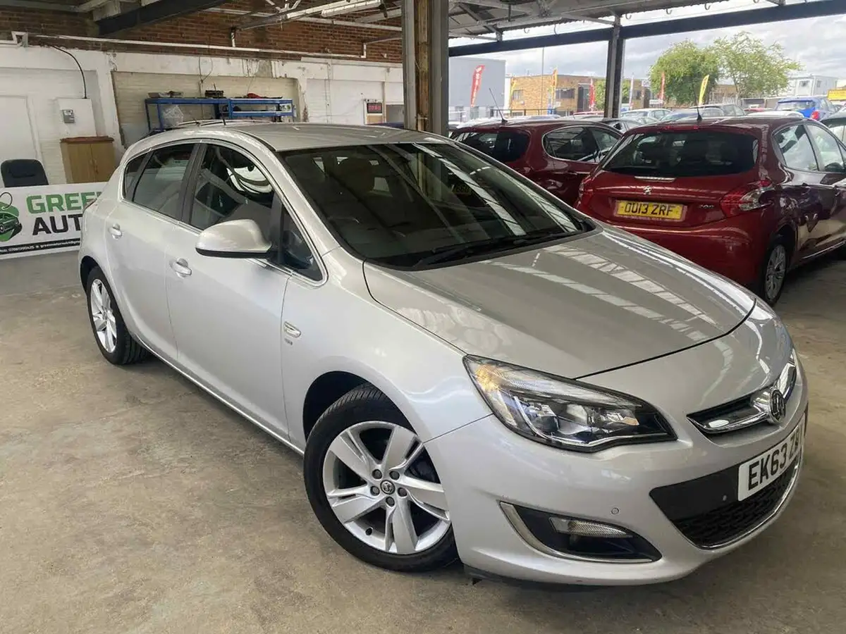 2013-vauxhall-astra-16-sri-vvt-16v-115ps-hatchback-auto-big-0