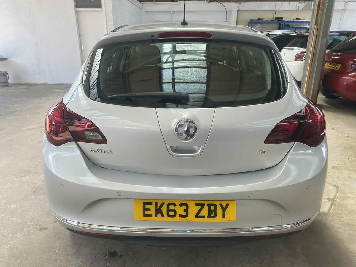 2013-vauxhall-astra-16-sri-vvt-16v-115ps-hatchback-auto-big-4