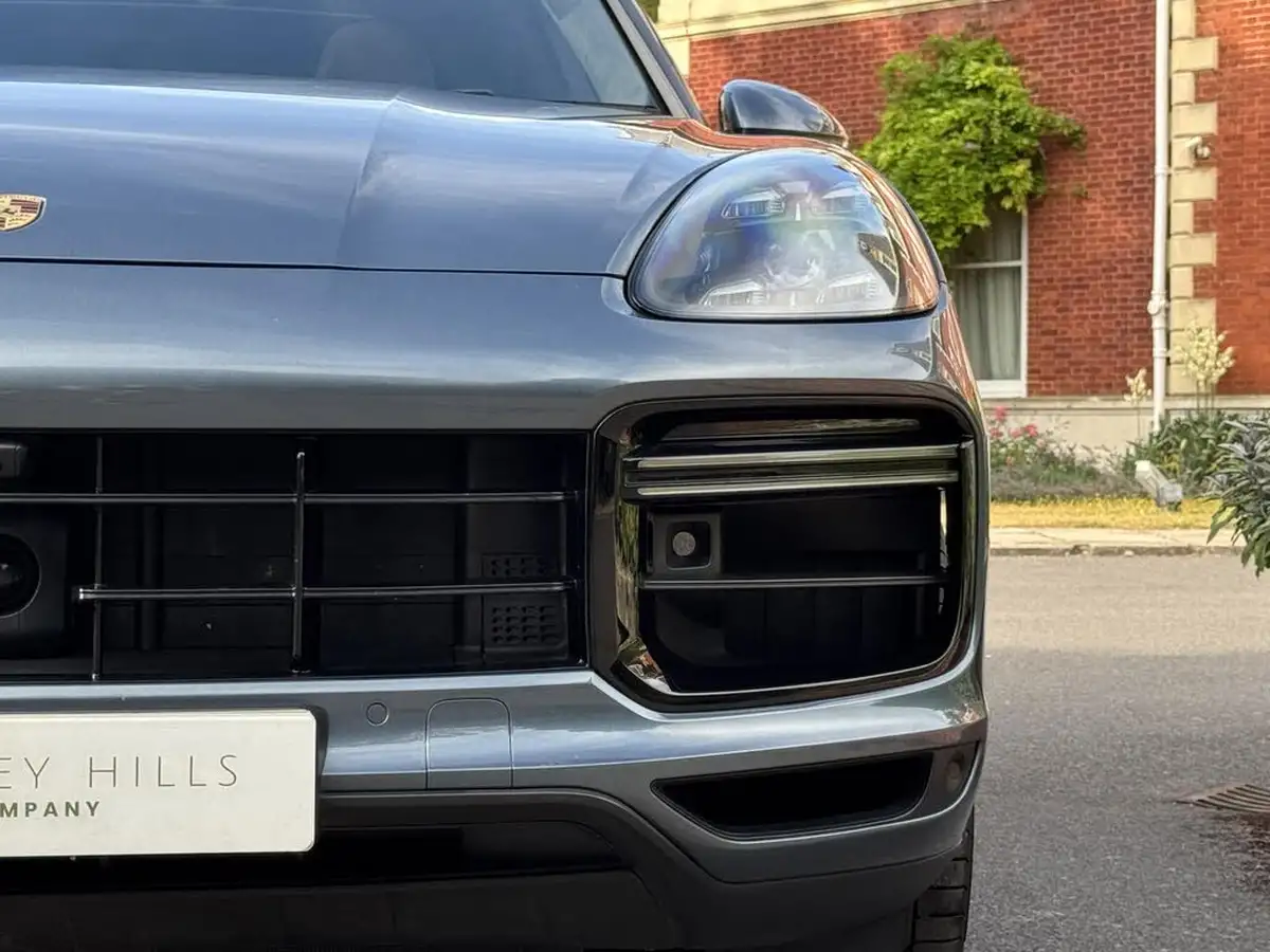 2018-porsche-cayenne-40-v8-turbo-big-29