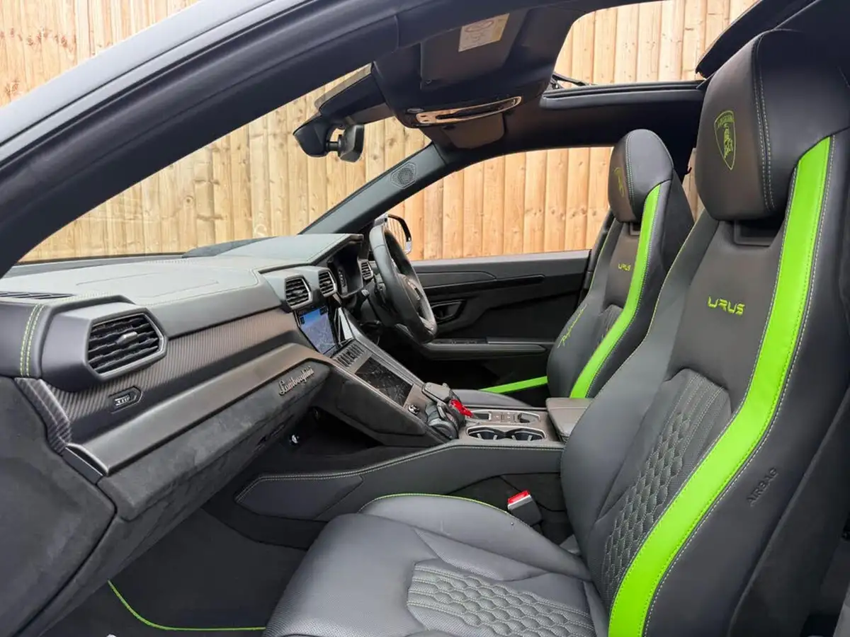 2023-lamborghini-urus-40-no-trim-big-7