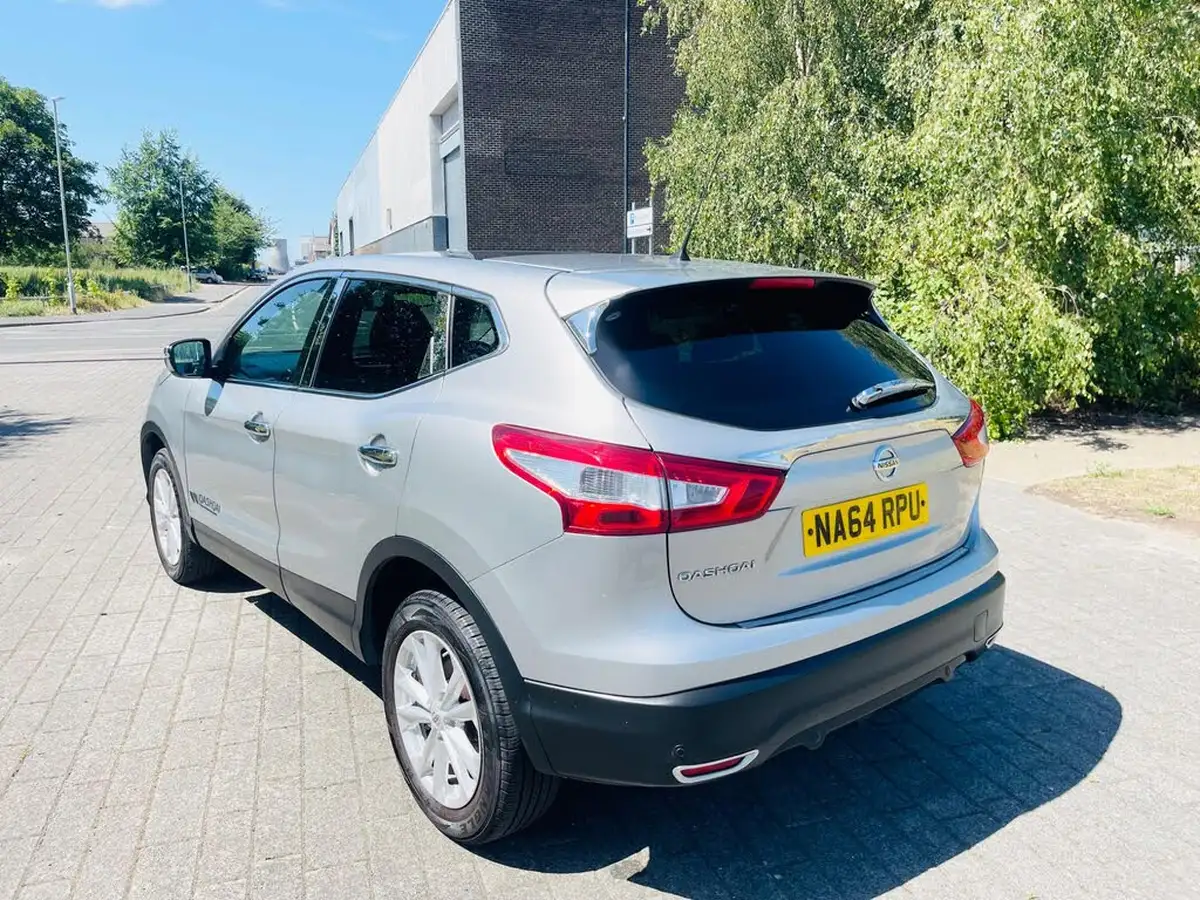 2014-nissan-qashqai-12-acenta-premium-big-9