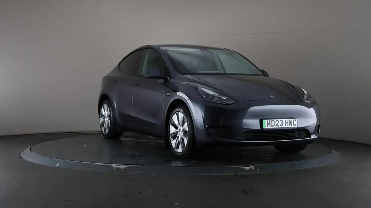 2023-tesla-model-y-e-long-range-big-53