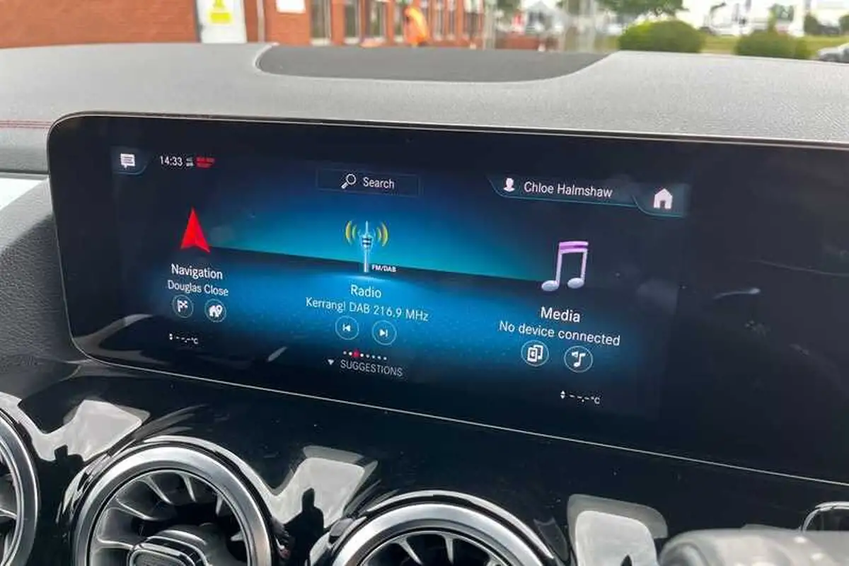 2021-mercedes-benz-eqa-e-eqa-250-amg-line-big-16