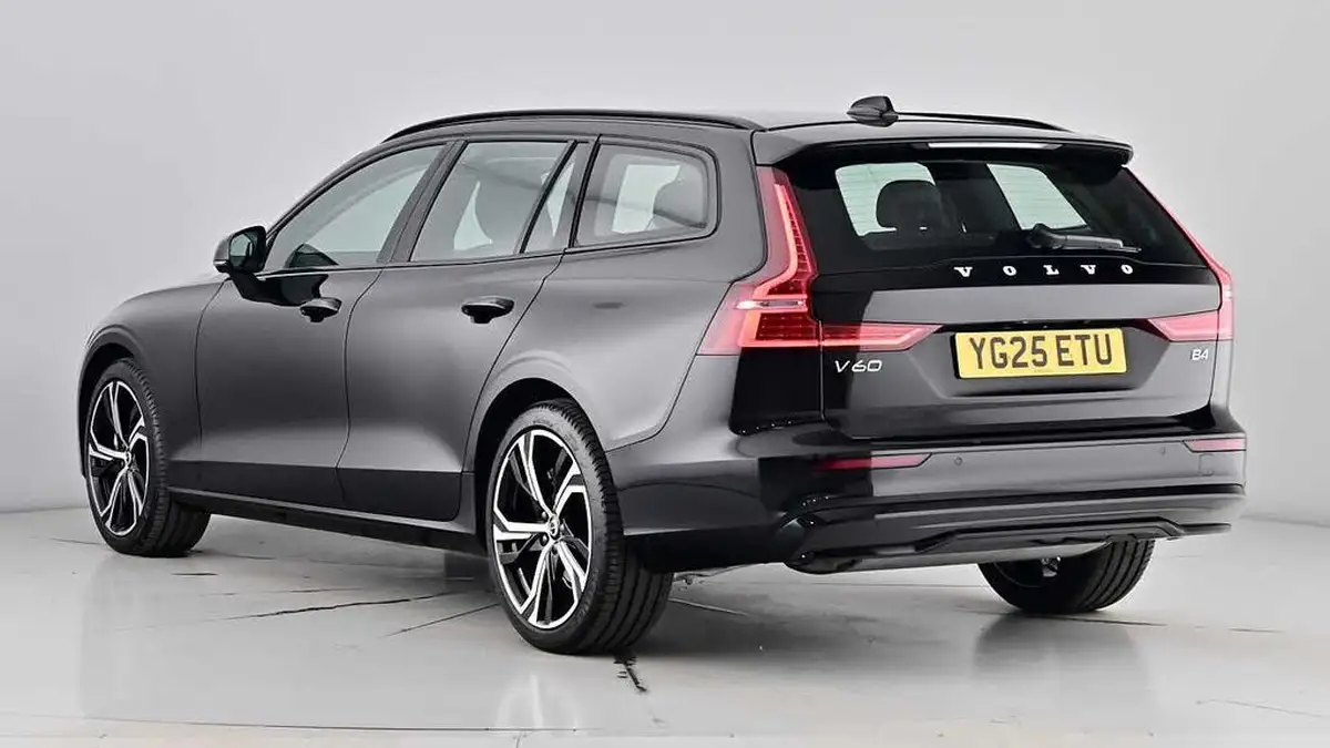 2025-volvo-v60-20-b4-plus-station-wagon-big-1