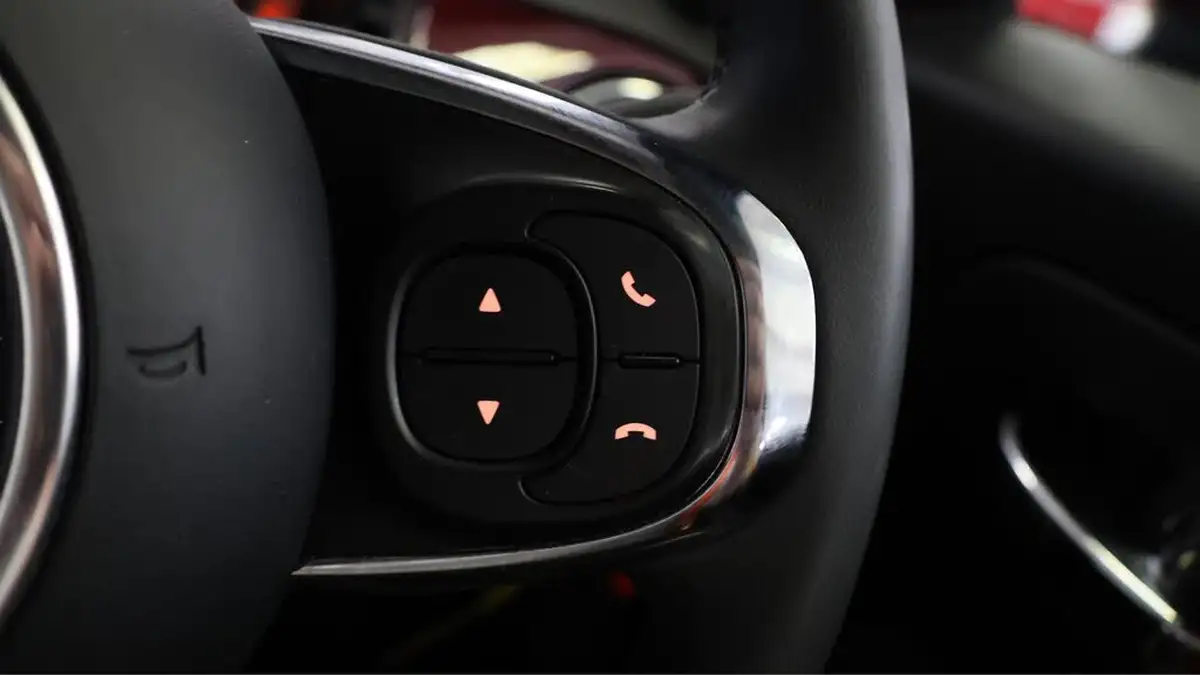 2020-fiat-500-10-lounge-big-23