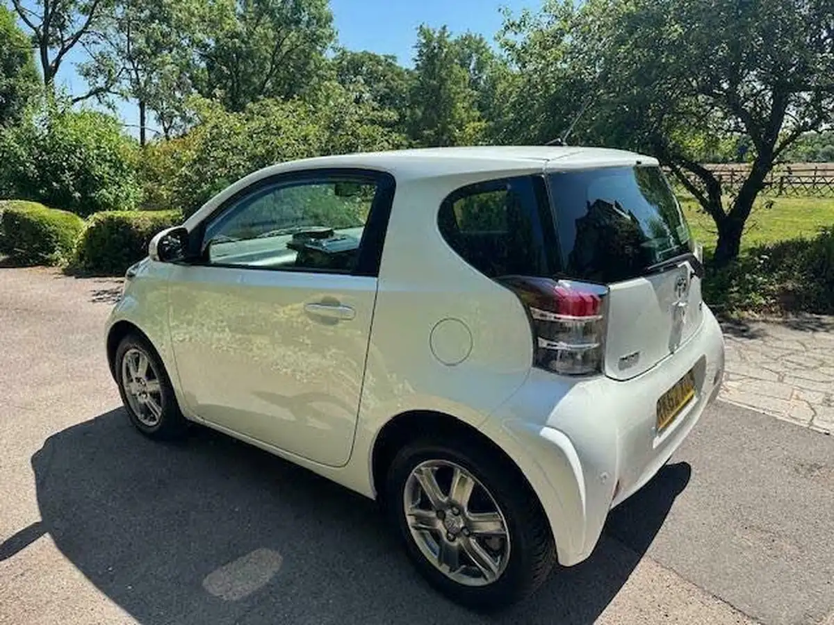 2012-toyota-iq-10-2-vvt-i-multidrive-big-9