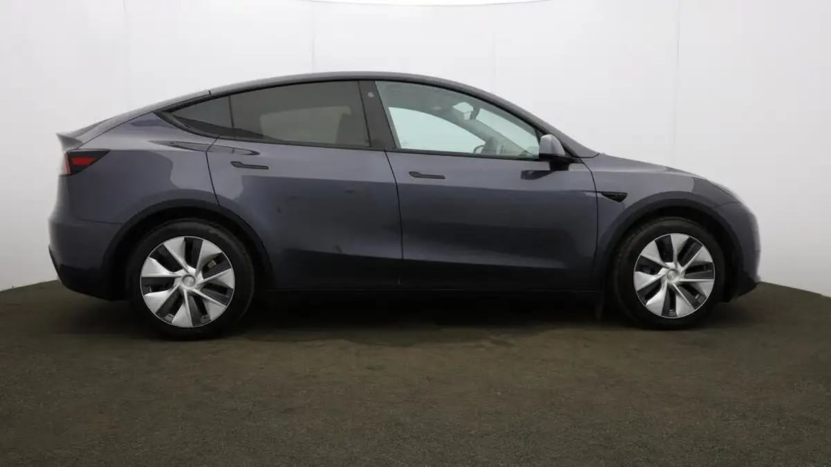 2022-tesla-model-y-e-rwd-big-53