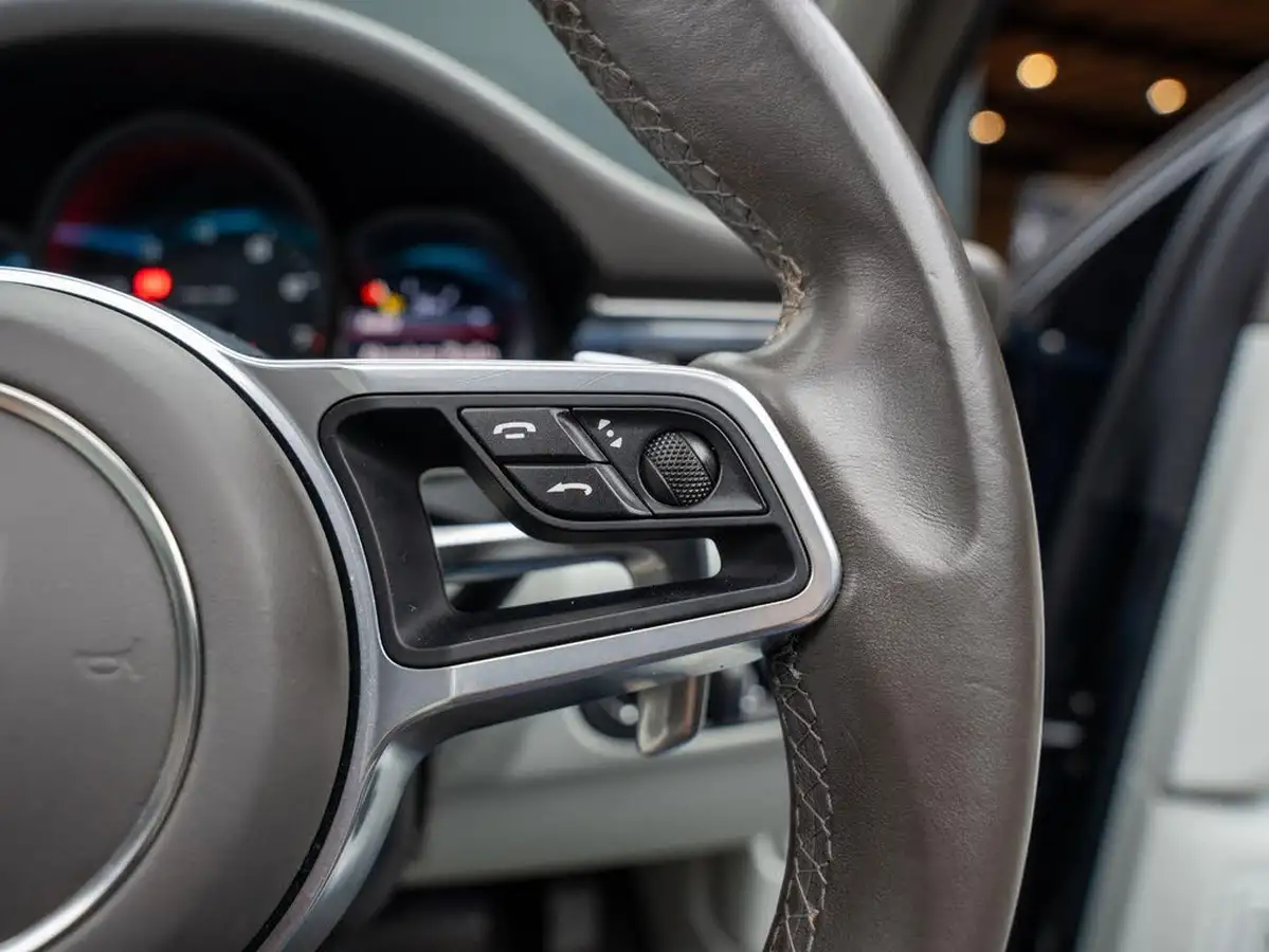 2021-porsche-macan-20-245ps-big-30
