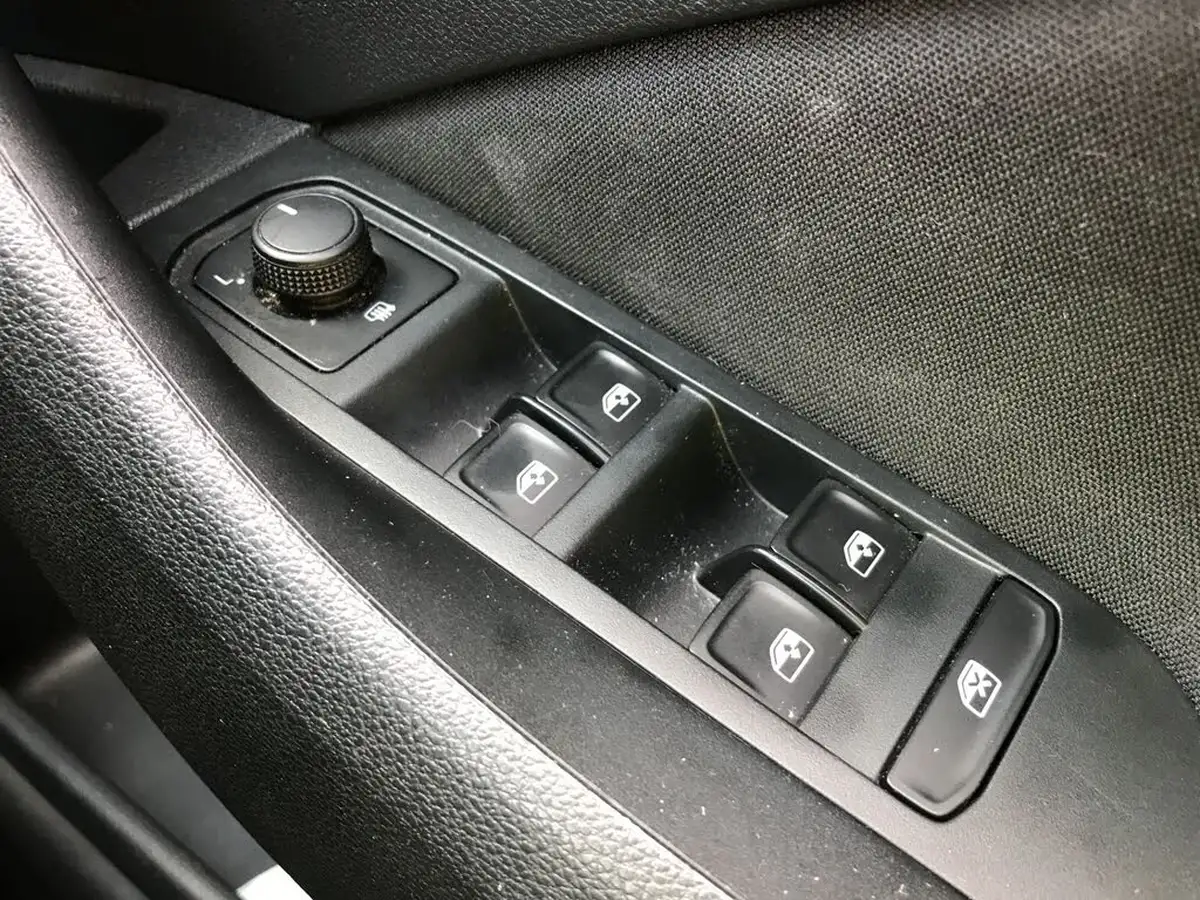 2022-skoda-scala-10-tsi-s-big-36