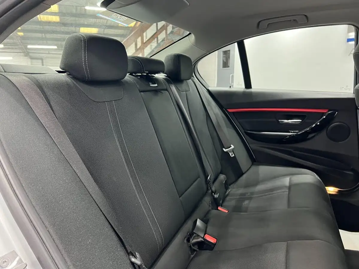 2017-bmw-3-series-20-330e-sport-big-67