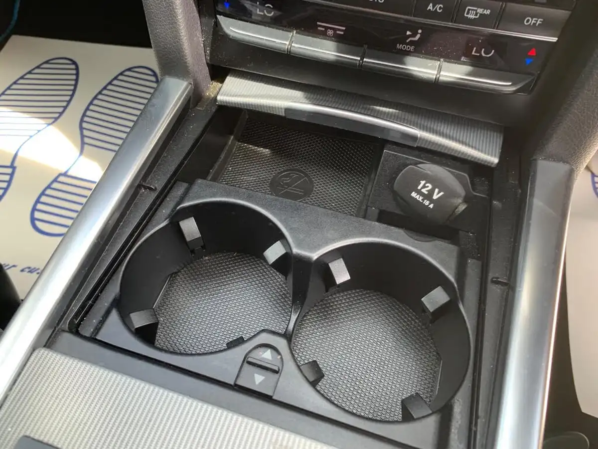 2014-mercedes-benz-e-class-21td-e300-se-saloon-4d-big-18