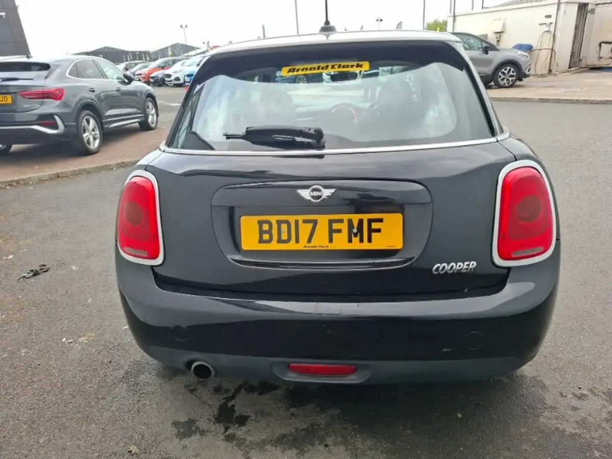 2017-mini-cooper-15-cooper-seven-5d-big-11