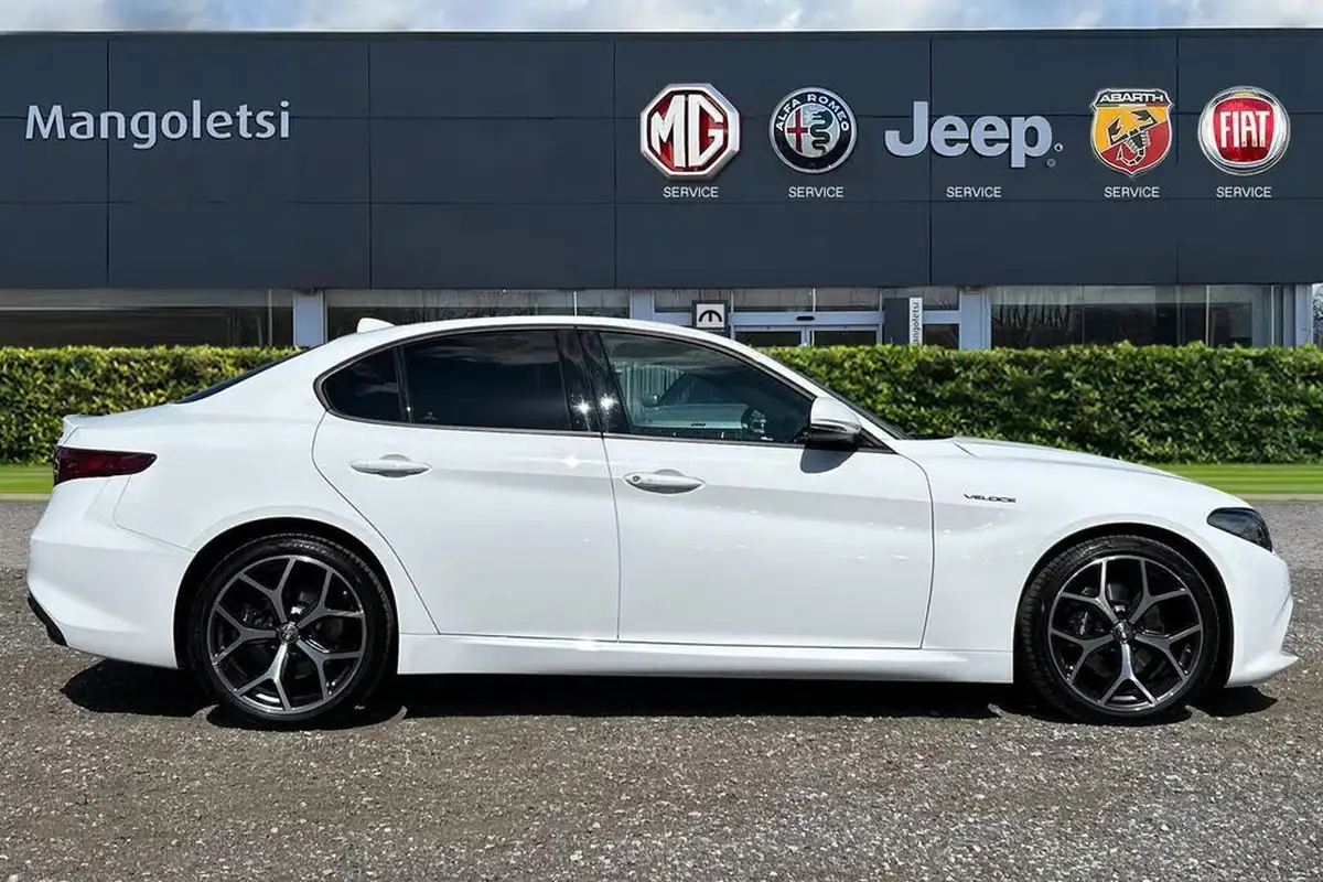 2021-alfa-romeo-giulia-20-veloce-276bhp-big-3