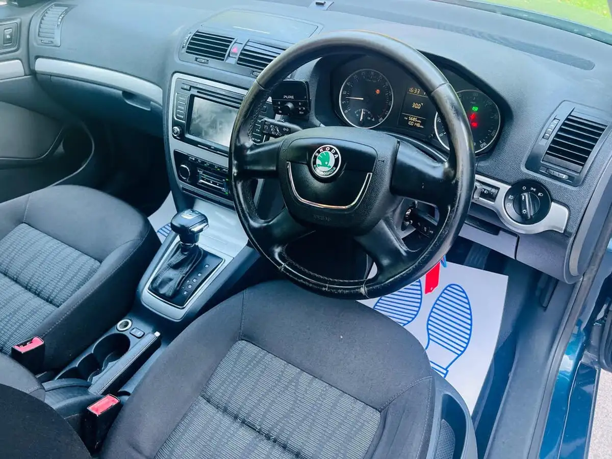 2012-skoda-octavia-16td-elegance-105ps-estate-dsg-big-43