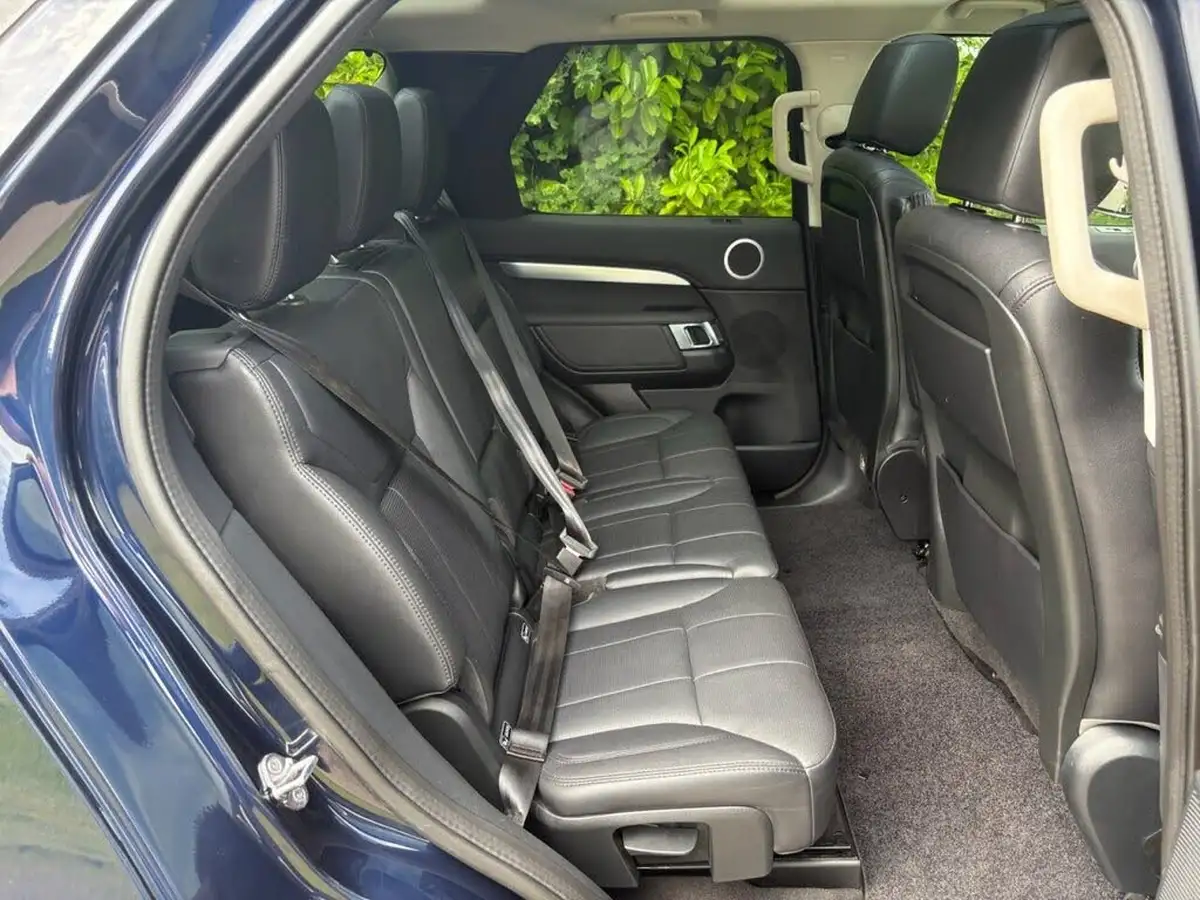 2019-land-rover-discovery-30-sd6-landmark-big-13