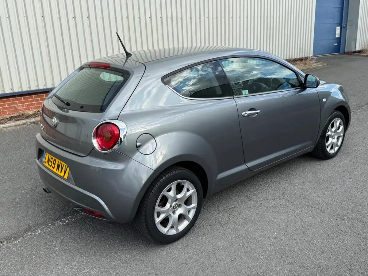 2009-alfa-romeo-mito-14-lusso-16v-big-12