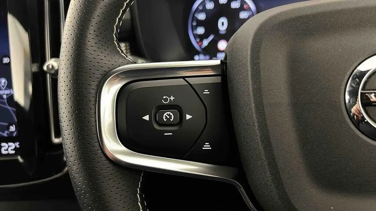 2021-volvo-xc40-15-t3-r-design-161bhp-big-17