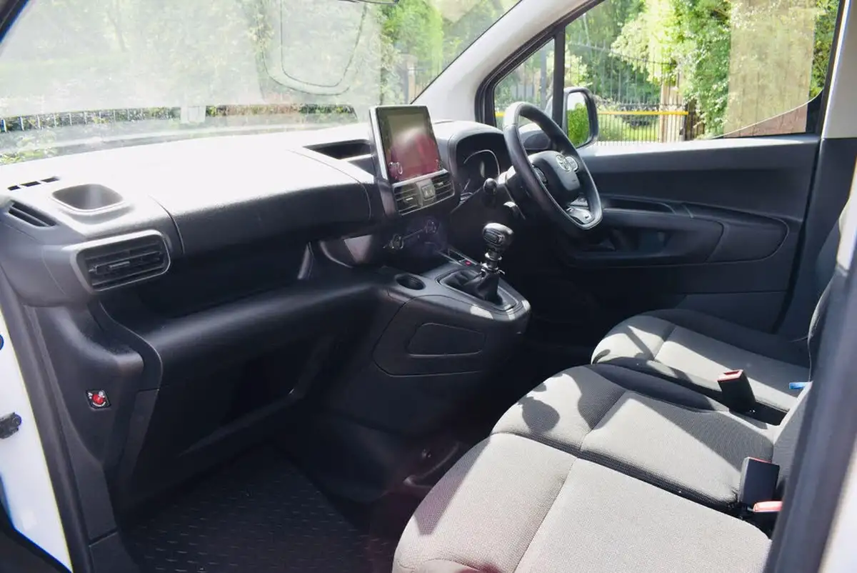 2022-toyota-proace-city-15d-icon-l2-big-13