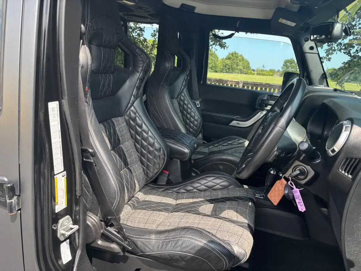 2015-jeep-wrangler-28crd-sahara-5d-big-10