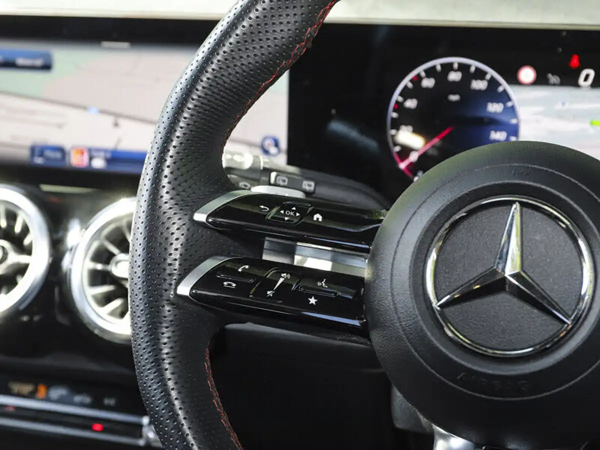2024-mercedes-benz-glb-class-20d-glb220d-amg-line-executive-big-11