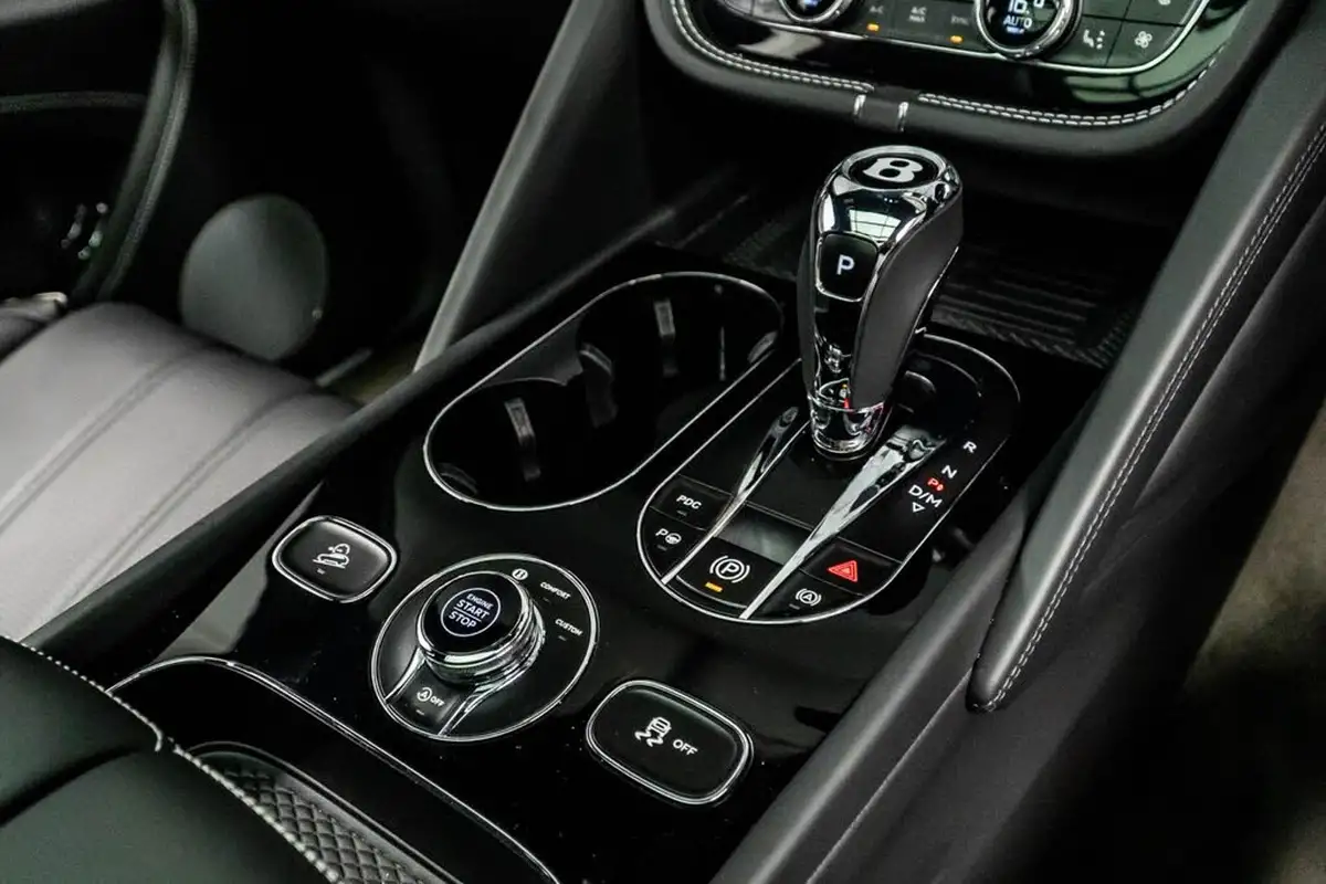 2024-bentley-bentayga-big-42