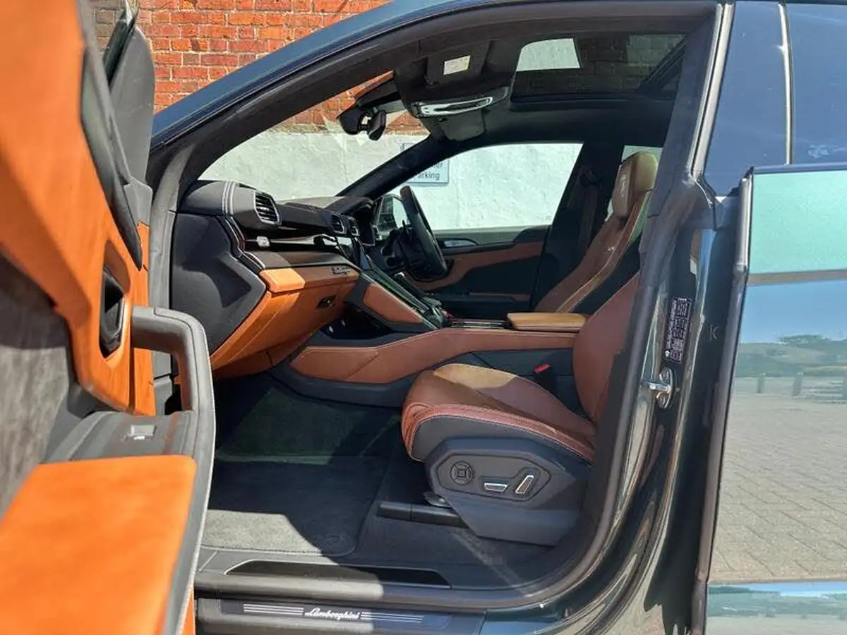 2023-lamborghini-urus-40-no-trim-big-5