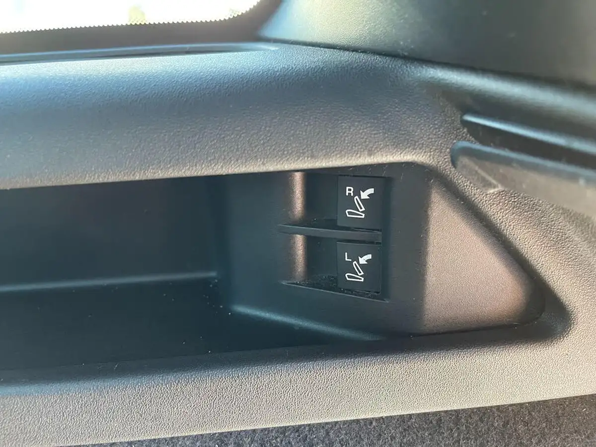 2019-land-rover-discovery-sport-20td4-landmark-big-45