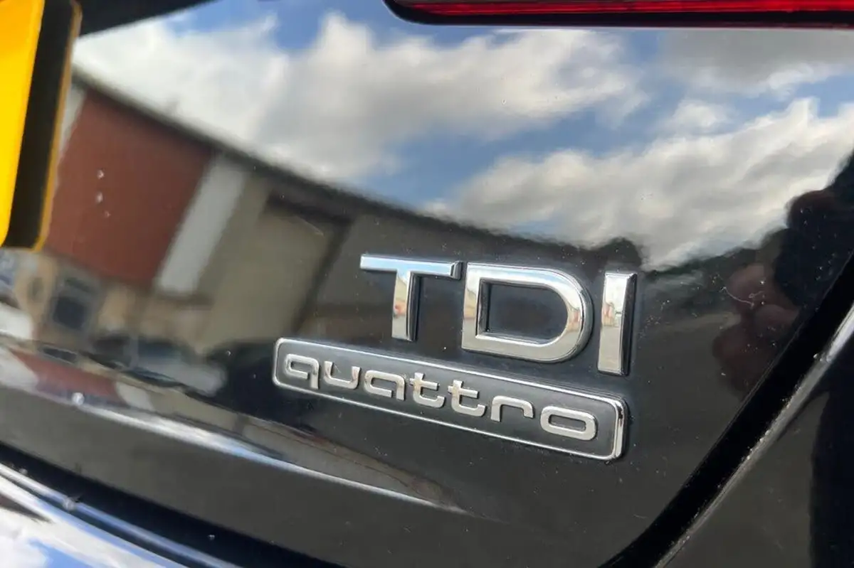 2017-audi-a4-20-tdi-quattro-black-edition-big-28