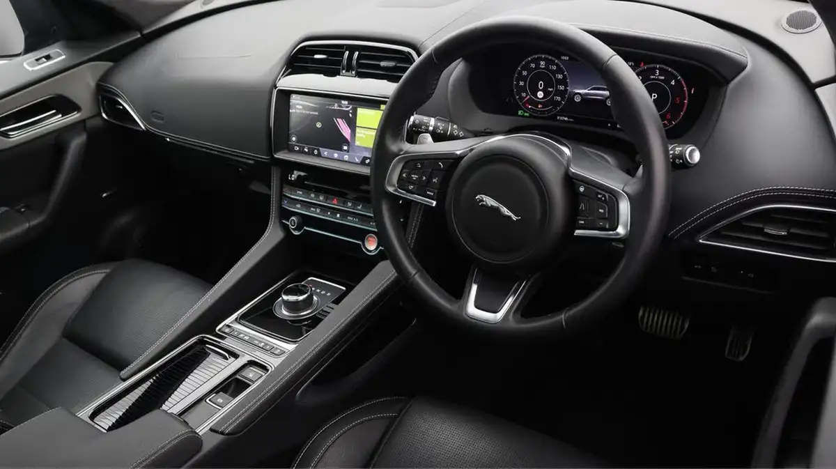 2020-jaguar-f-pace-20-i4d-chequered-flag-180ps-big-9