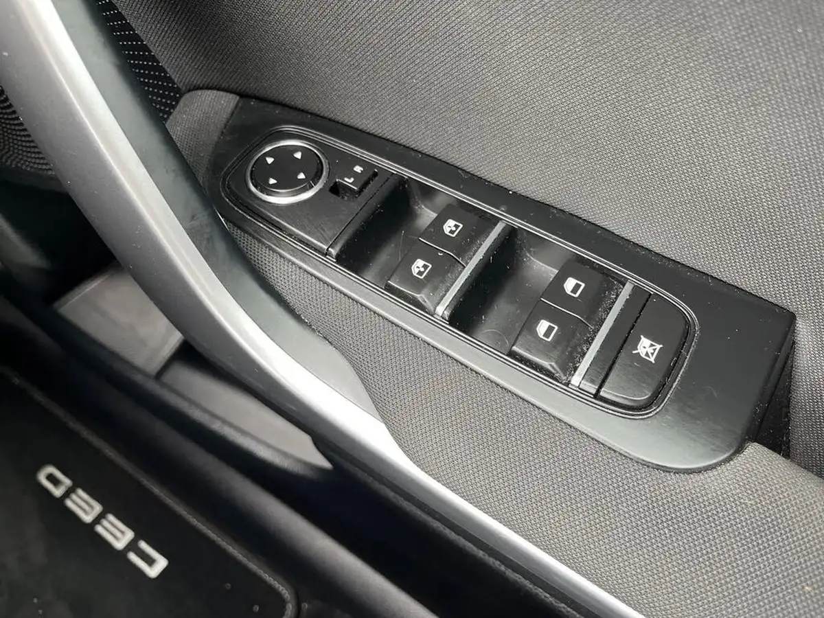 2023-kia-ceed-15-t-gdi-2-158bhp-hatchback-big-27