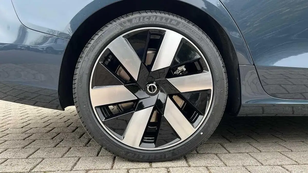2025-volvo-v60-20-t6-plus-dark-station-wagon-big-16