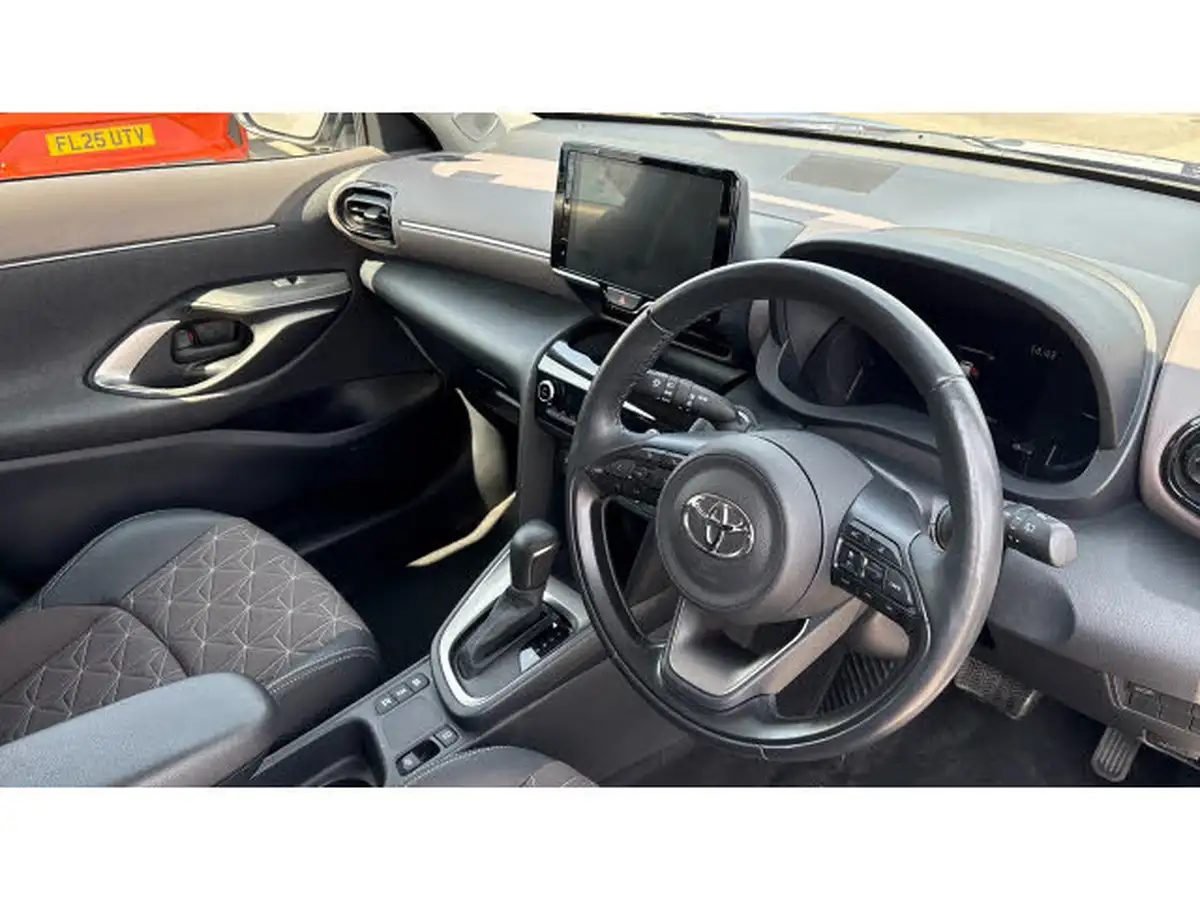 2022-toyota-yaris-cross-15-vvt-i-excel-big-14