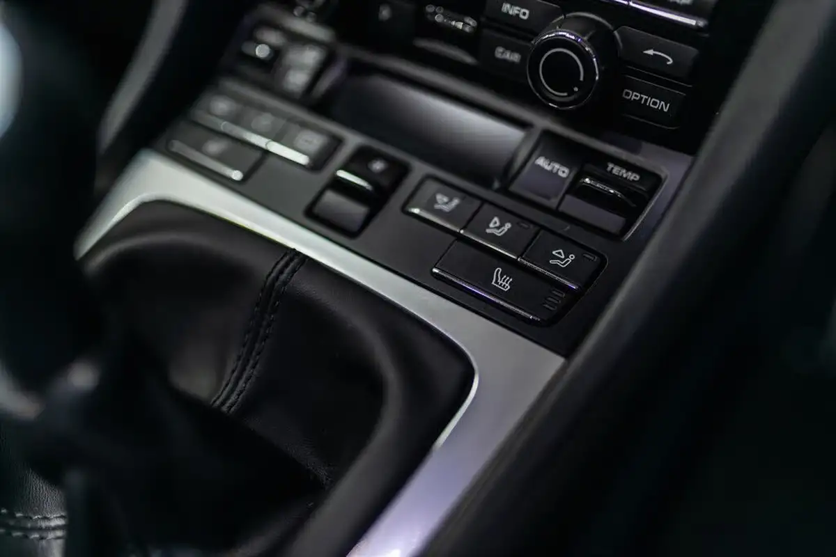 2012-porsche-911-38-carrera-s-400bhp-coupe-big-25