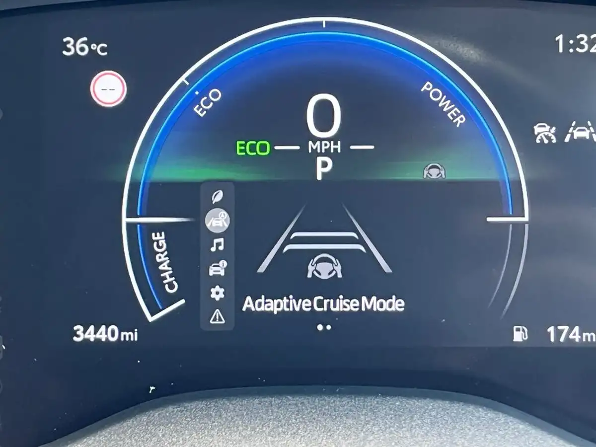 2024-toyota-yaris-cross-15-vvt-i-icon-big-27