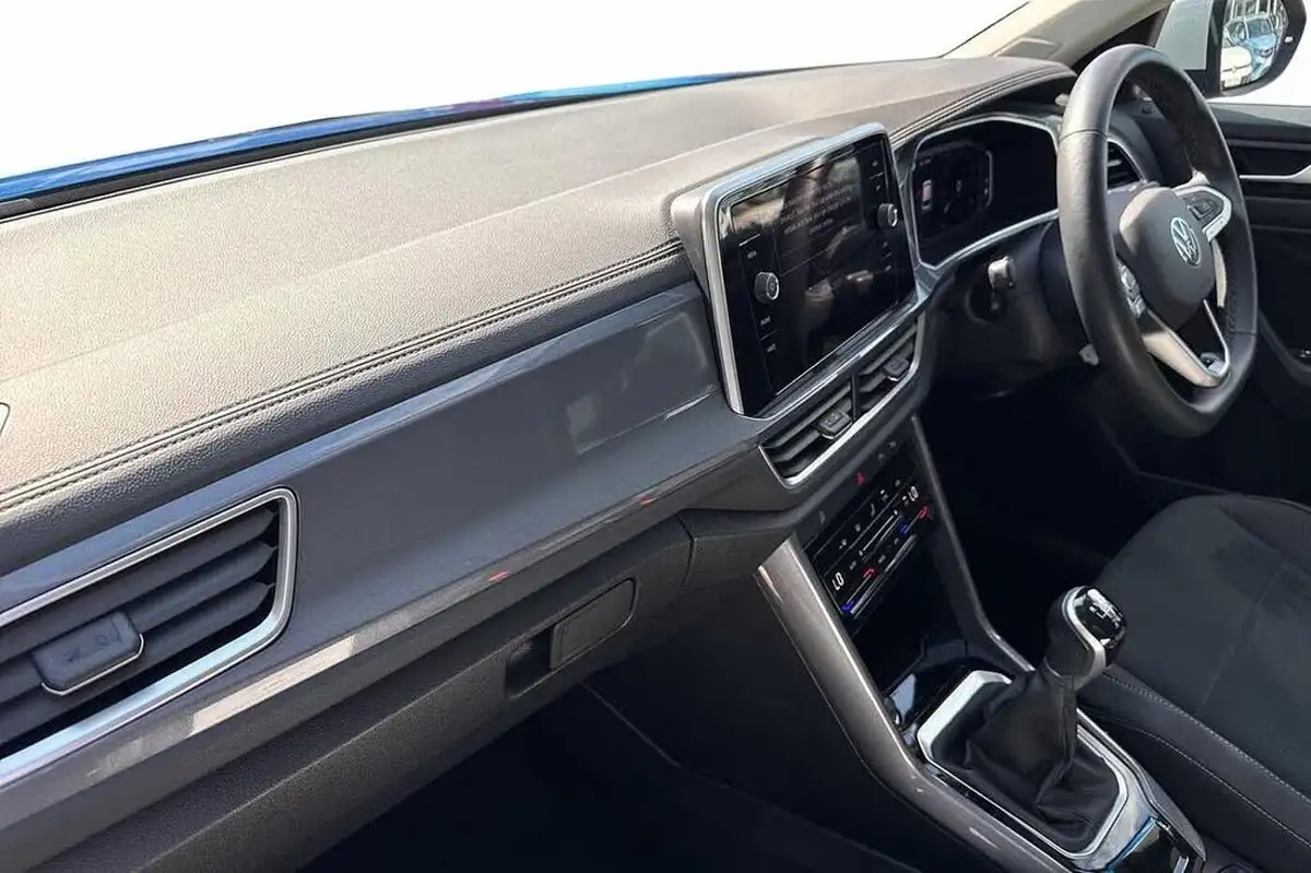2022-volkswagen-t-roc-15-tsi-style-hatchback-5d-big-1