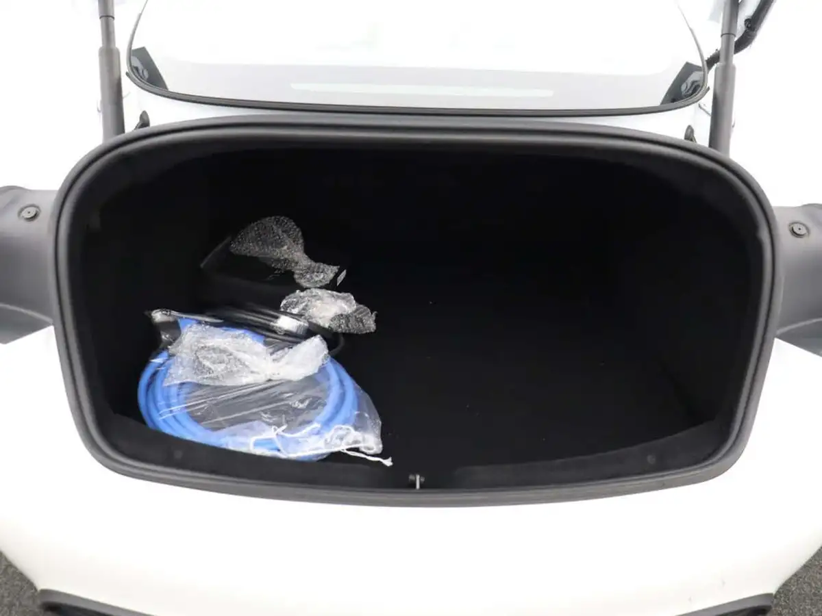 2024-tesla-model-3-e-rwd-big-16