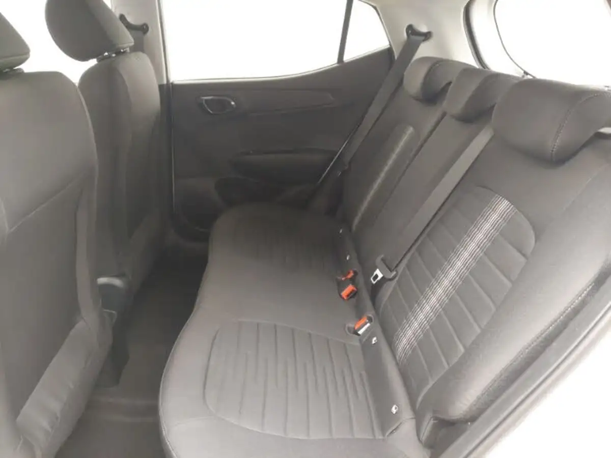 2021-hyundai-i10-10-se-connect-big-5