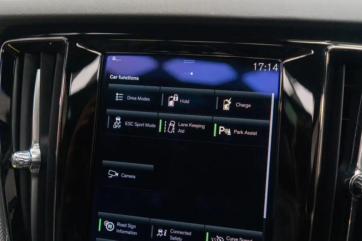 2021-volvo-v60-20-t6-r-design-350bhp-plug-in-hybrid-big-24