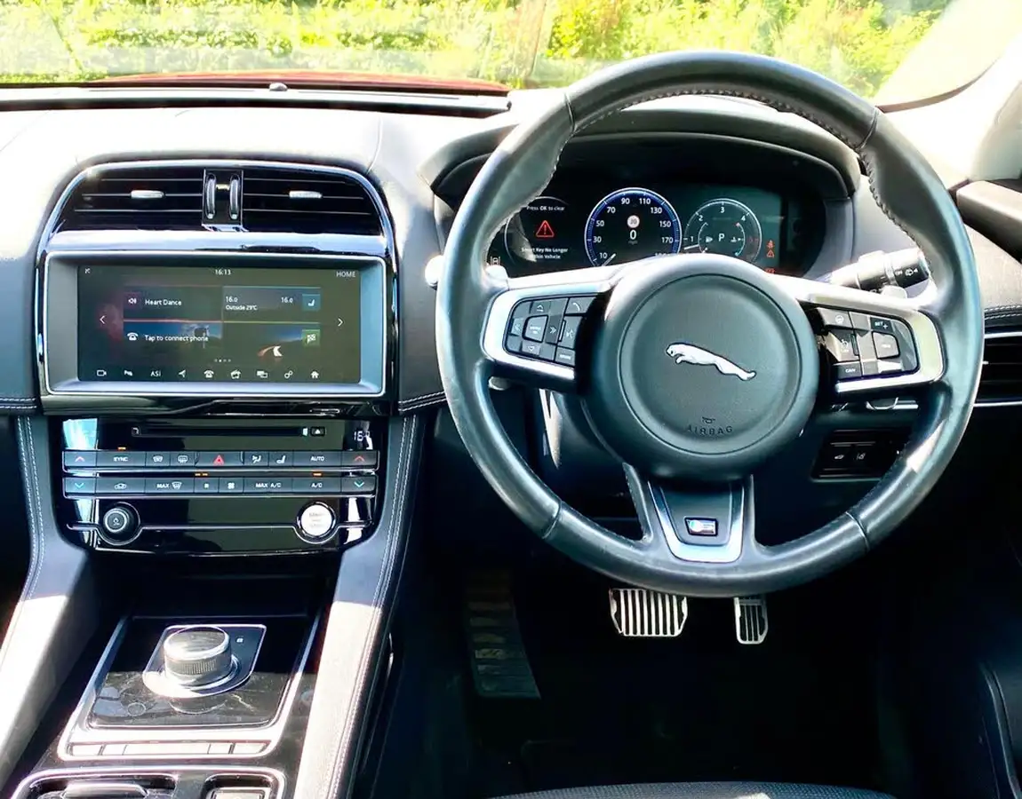 2017-jaguar-f-pace-30td-s-ss-big-19