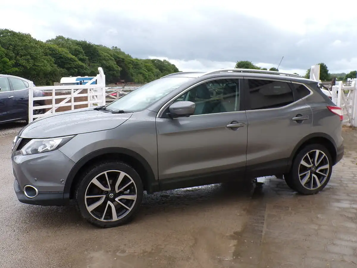 2015-nissan-qashqai-16dci-tekna-big-3