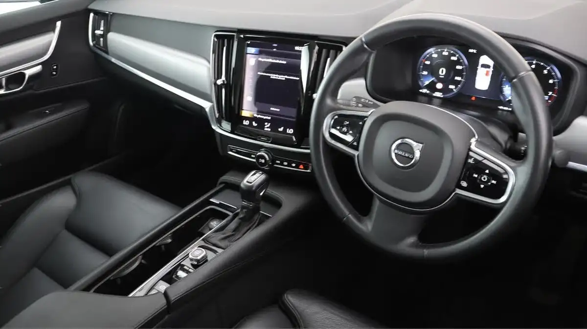 2020-volvo-s90-20-t4-momentum-plus-big-8