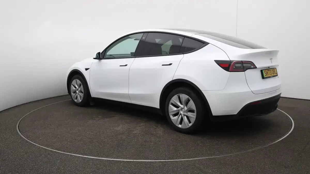 2023-tesla-model-y-e-long-range-big-60