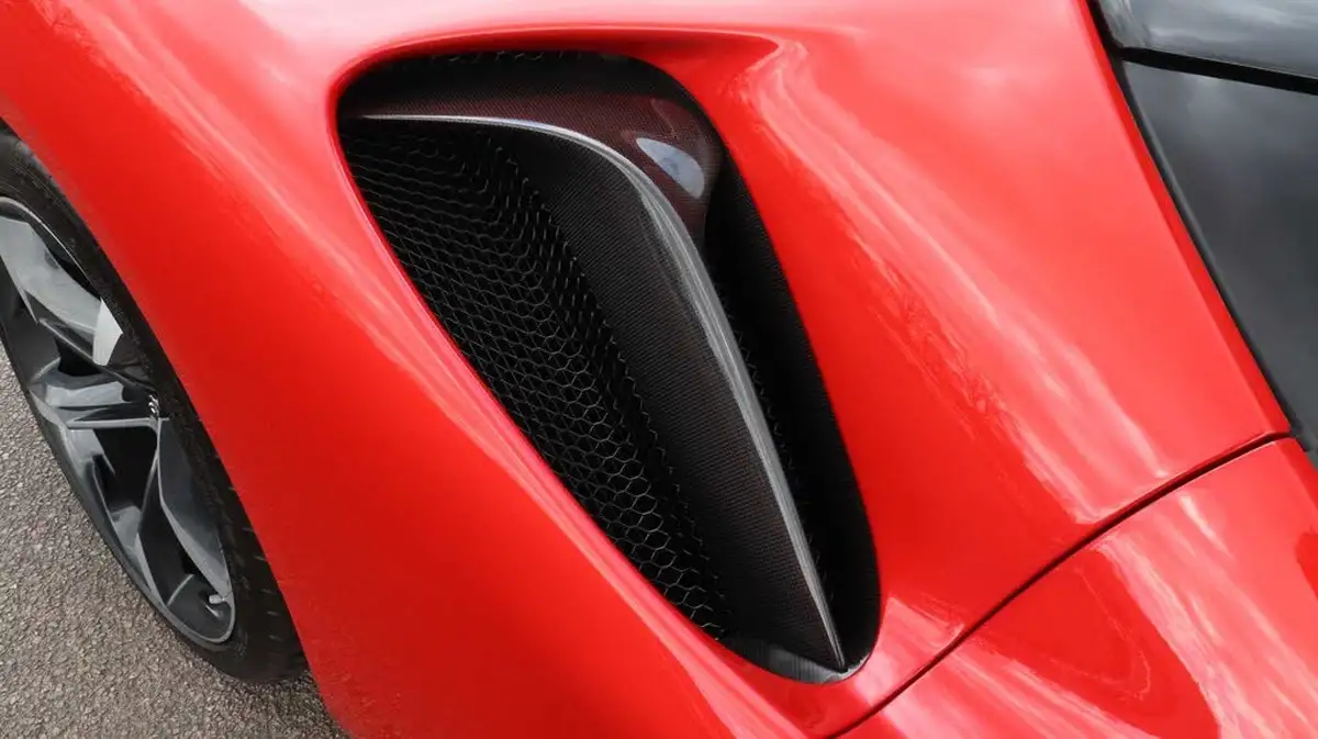 2021-ferrari-sf90-stradale-big-24