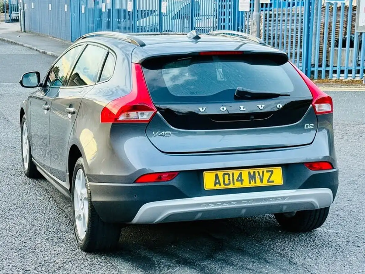 2014-volvo-v40-16td-d2-cross-country-lux-powershift-big-8