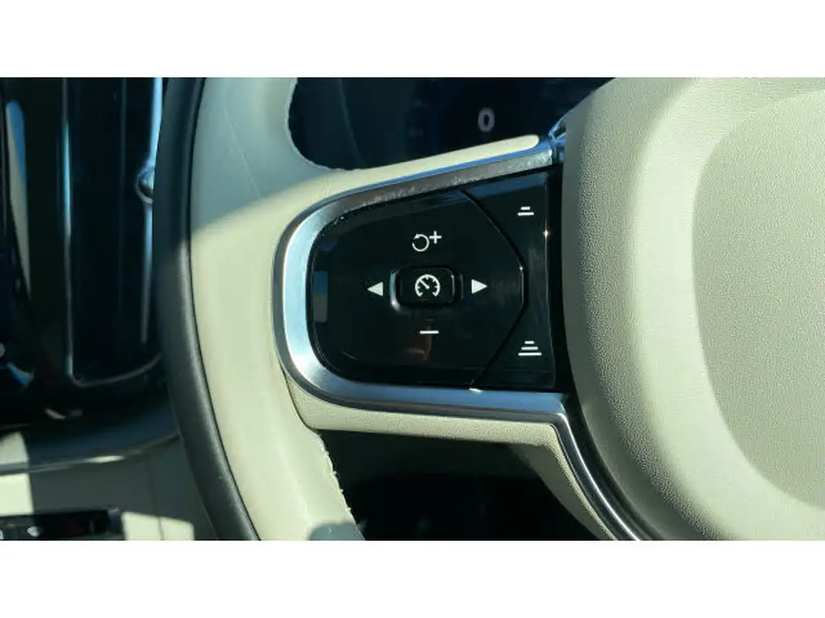2023-volvo-xc60-20-b5-core-big-17