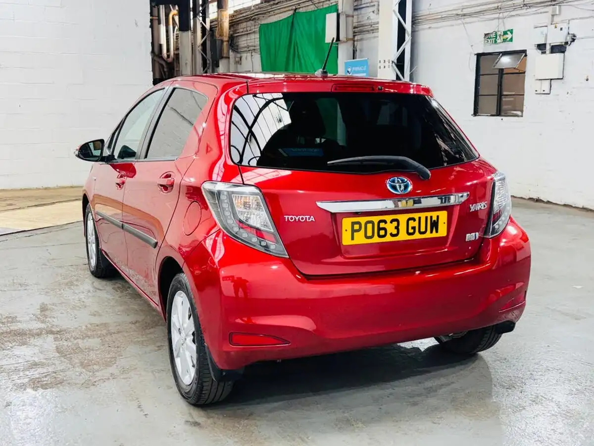 2013-toyota-yaris-15-vvt-i-t4-big-6